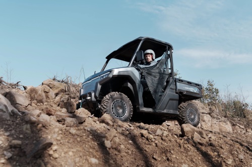 GLADIATOR U6 EV L7e stříbrná