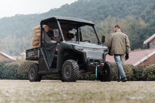 GLADIATOR U6 EV L7e stříbrná
